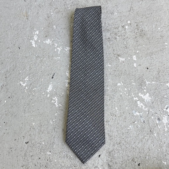Louis Vuitton silk tie - Picture 1 of 5